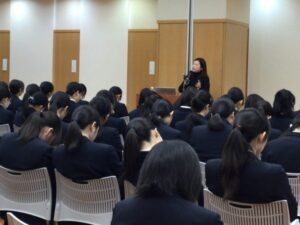 高３特別講座①「働きながら子育てするには」